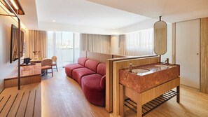 Junior Suite (Ocean) | Living area - Avani Mooloolaba Beach Hotel (Mooloolaba)