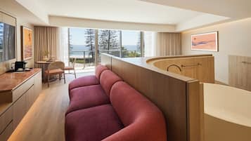 Suite (Ocean) | Coin séjour | TV connectée de 55 pouces avec chaßnes par cùble