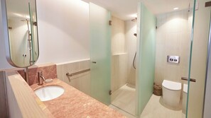 Bathroom - Avani Mooloolaba Beach Hotel (Mooloolaba)