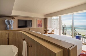 Iron/ironing board, cots/infant beds, free WiFi, bed sheets - Avani Mooloolaba Beach Hotel (Mooloolaba)