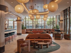 Lobby sitting area - Avani Mooloolaba Beach Hotel (Mooloolaba)