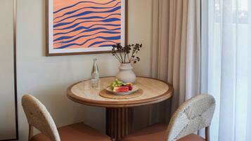 Junior Suite (Ocean) | In-room dining