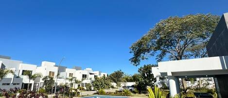 Family House, Pool View | Pool