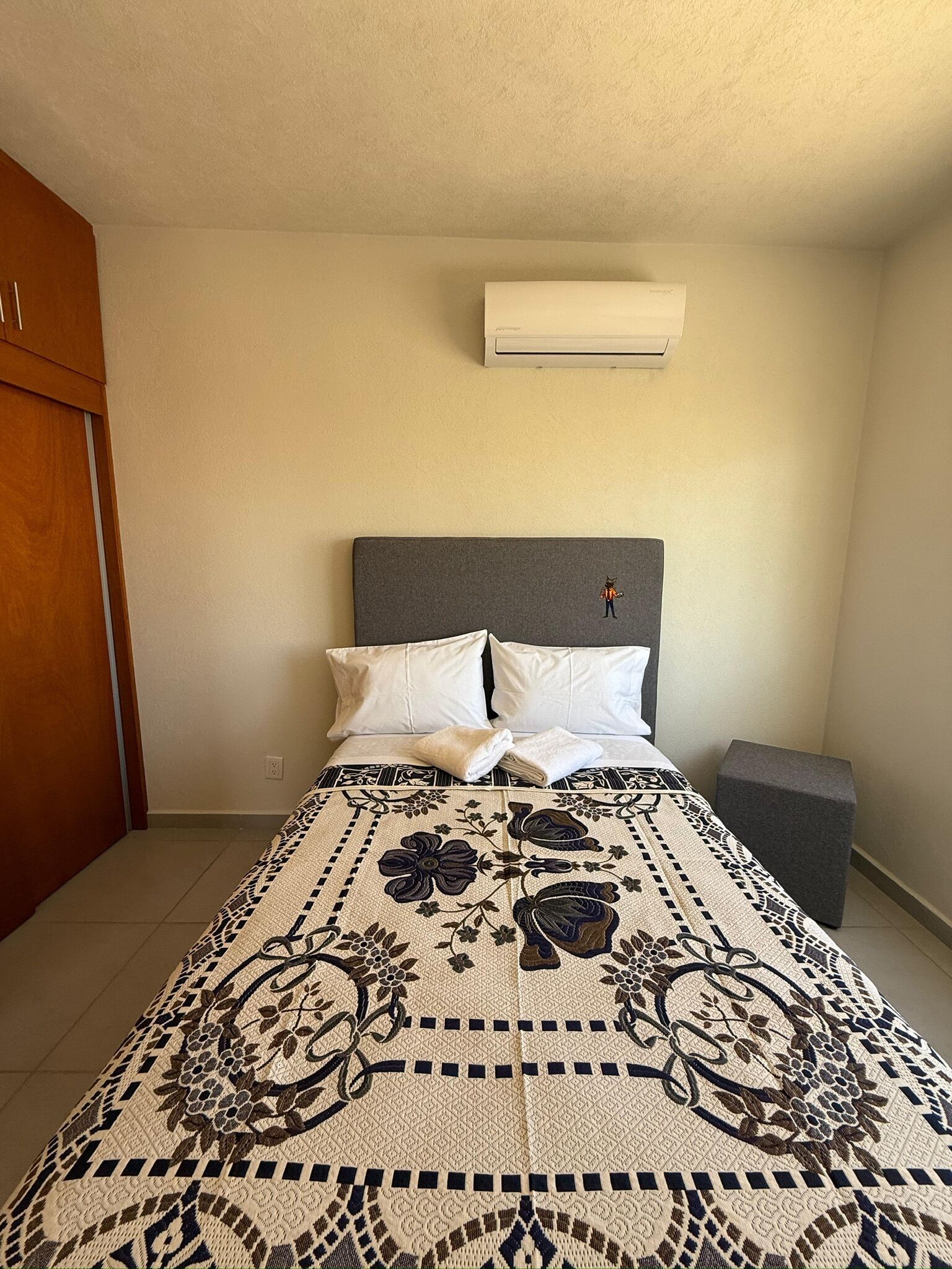 Family House, Pool View | Blackout curtains, iron/ironing board, free WiFi