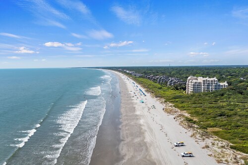 Updated OCEANVIEW 2 bedroom in East Beach!