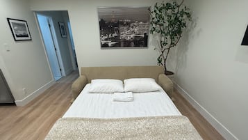 2 Schlafzimmer, Schreibtisch, Bügeleisen/Bügelbrett, kostenloses WLAN