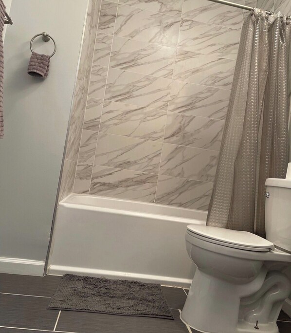 Unclassified image, 1 of 12, button - 2-bedroom apartment in charming Cleveland with AC and comfort (Cleveland)