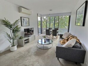 TV, offices - Balcony Apartment with 1 Bedroom (Belconnen)
