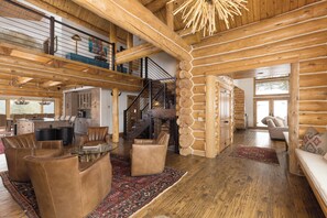Smart TV, fireplace, ping pong, books - Luxury Ski In/Out | Nini's Lodge | Big Sky Resort (Big Sky)