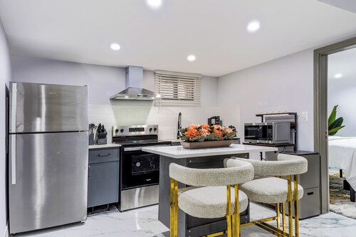 Queens 3-Bedroom Home - The Hideaway