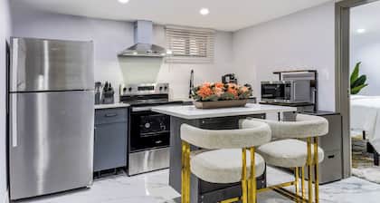 Queens 3-Bedroom Home - The Hideaway