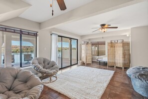 Room - 5 BDR Riverfront Home Escape in Bullhead City-Laughlin (Bullhead City)