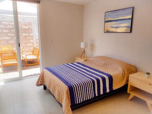2 bedrooms, iron/ironing board, WiFi, bed sheets - Spacious apartment with cozy patio (ideal for families) (Zakia)