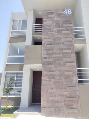 Exterior detail - Spacious apartment with cozy patio (ideal for families) (Zakia)