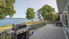 Outdoor dining - Sunrise on the Bay: Luxurious Seneca Lakefront Escape (Geneva)