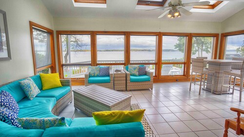 Sunrise on the Bay: Luxurious Seneca Lakefront Escape