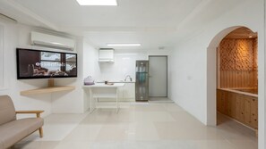 Basic Room, 1 Bedroom (Room 101 (Hinoki Spa/Private BBQ)) - Gyeongju Breeze Spa Pension (Gyeongju)