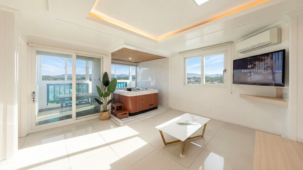 ห้องเบสิก, 1 ห้  องนอน (Room 301 (Large Jet Spa/Private BBQ))