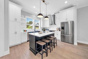 Fridge, microwave, oven, stovetop - 🦩Book Me Baby! Here Comes The Sun in Seagrove Beach🦩 (Seagrove Beach)