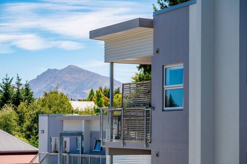 Wanaka Apartment Pool Spa Sauna Walk to Town