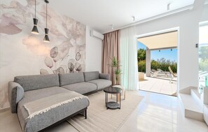 Smart TV - Beautiful home in Sibenik with private swimming pool, can be inside or outside (Sibenik)