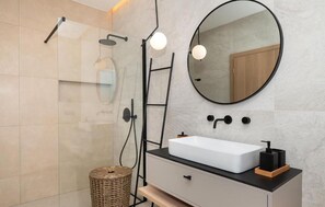 Shower, hair dryer - Lovely home in Grabovci with private swimming pool, can be inside or outside (Grabovci)