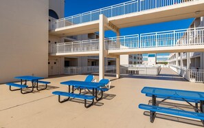 Outdoor dining - Cozy 1- Studio Style condo, unit 103 in lovely Orange Beach, AL with AC. (Orange Beach)