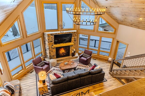 Smart TV, fireplace - Designer Home w/ Hot Tub Sauna Game Room 100" TV (McHenry)