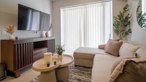 TV, offices - Relaxing City Retreat Near Guadalajara Stadium (Zapopan)