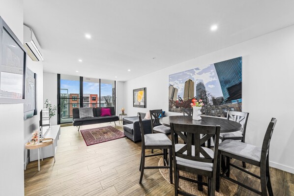 Living area - Amazing 3BR Apt(Parking)/ICC/DarlingHarbour-10 min (Ultimo)