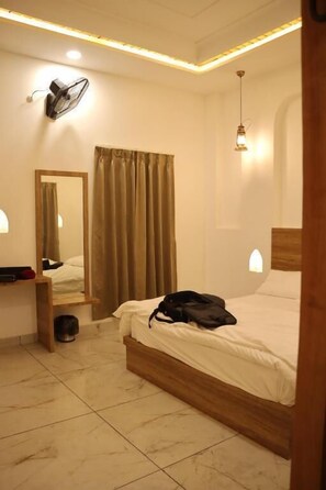 Dobbeltrom – deluxe, hageutsikt | Blendingsgardiner, lydisolert og wi-fi (inkludert)