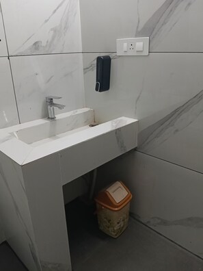 Shower, free toiletries, slippers, towels