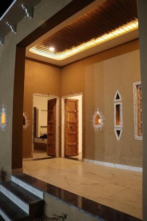 Dobbeltrom – deluxe, hageutsikt | Innvendig