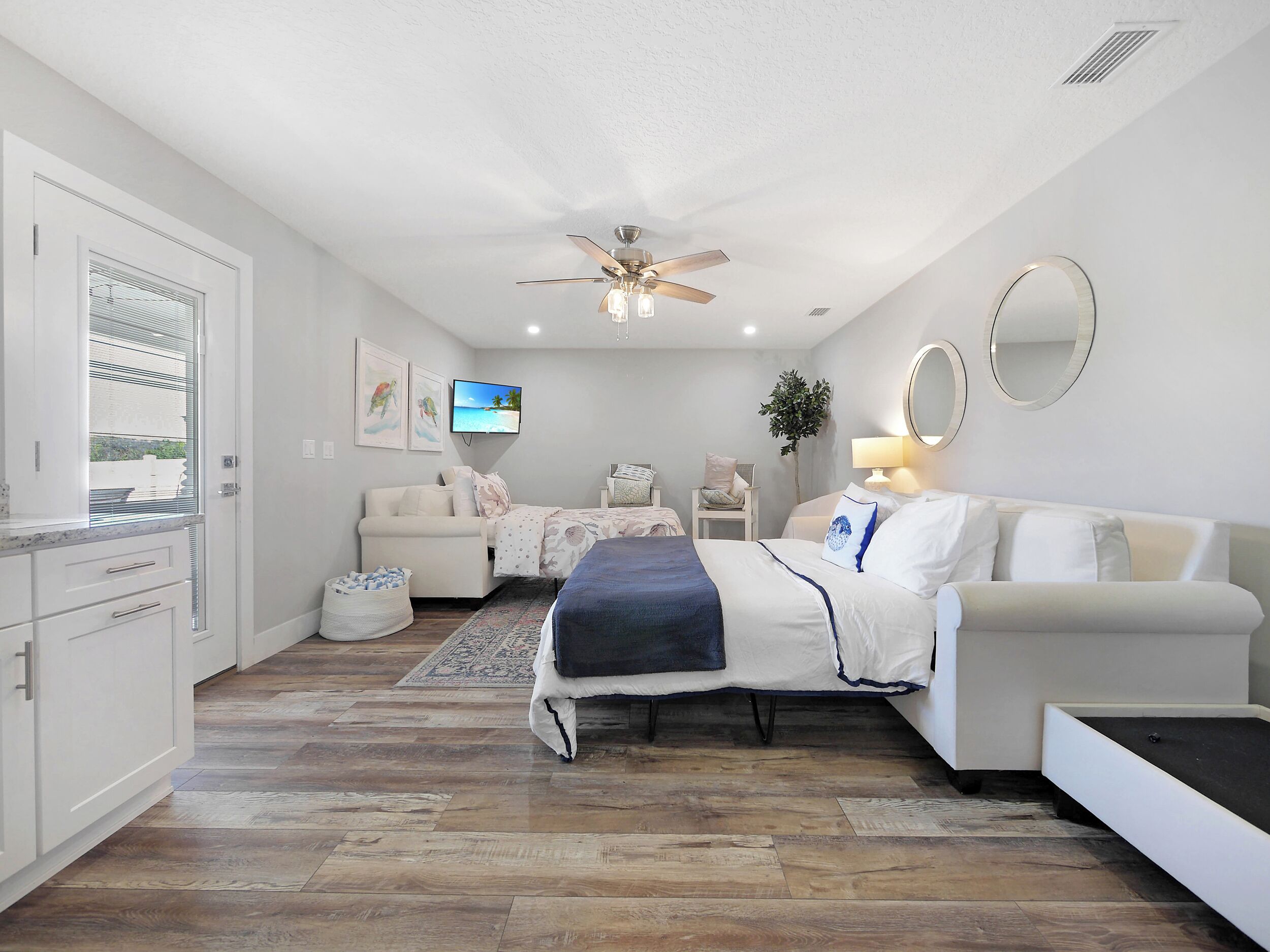 5 habitaciones, tabla de planchar con plancha, wifi y ropa de cama 