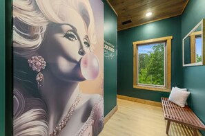 Interior - Mtn Retreat Hot Tub Beautiful Views Sleeps 12 (Gatlinburg)