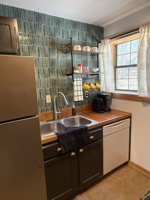 Private kitchen - Luxury A-frame Retreat on Private Lake with Firepit! Family Gathering & Relaxing (Natchez)