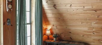 Luxury A-frame Retreat on Private Lake with Firepit! Family Gathering & Relaxing