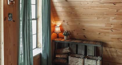 Luxury A-frame Retreat on Private Lake with Firepit! Family Gathering & Relaxing