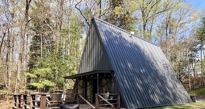 Luxury A-frame Retreat on Private Lake with Firepit! Family Gathering & Relaxing