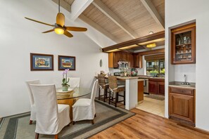 Dining - Makahuena 5202 by Alekona Kauai: 2BR Pure Oceanfront Condo w AC (Koloa)