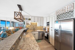Private kitchen - Sea Gull #1002L: Beachfront 1 Bedroom 1 Bathroom With Spectacular Views and 24 Hour Management (Port Aransas)