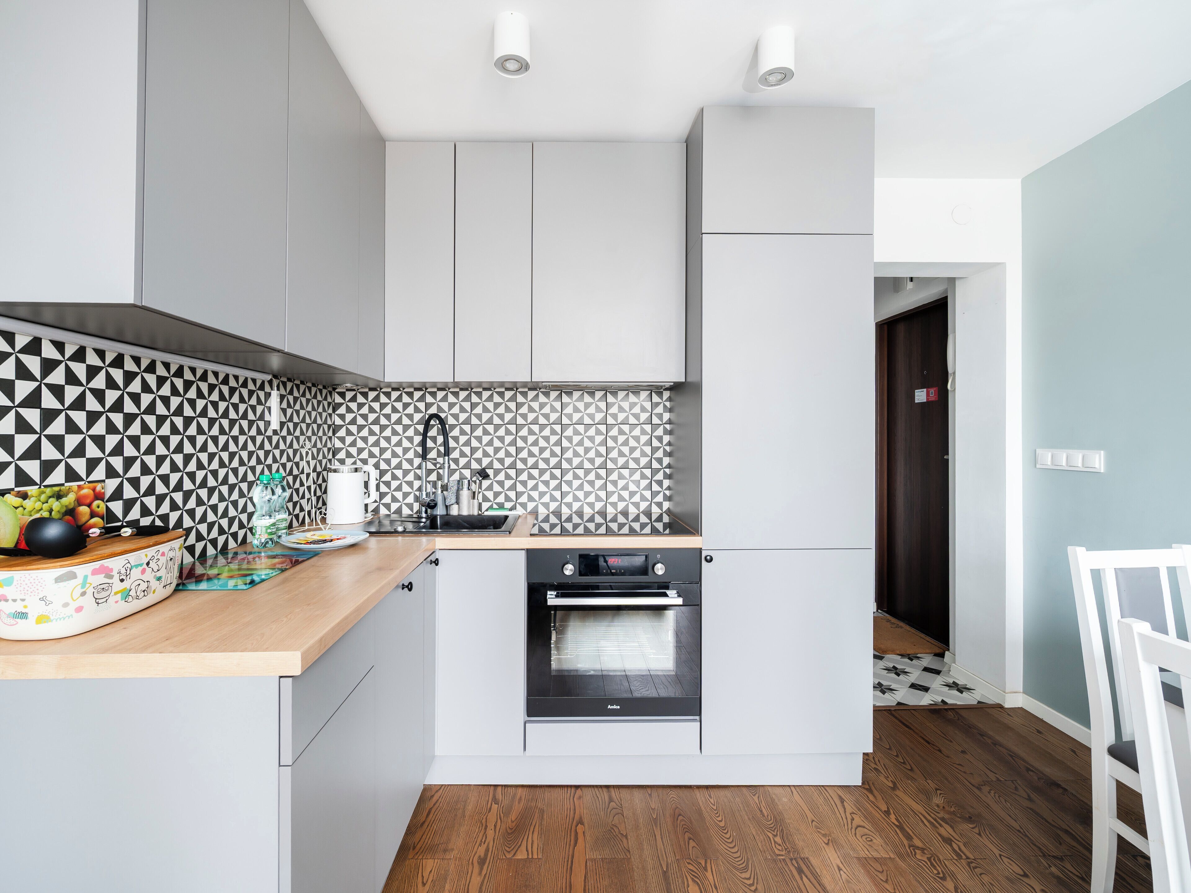 雪櫃、微波爐、焗爐、爐具