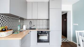 雪櫃、微波爐、焗爐、爐具