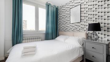 Iron/ironing board, WiFi, bed sheets