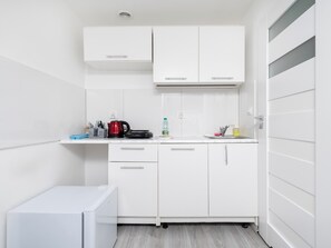 Fridge, stovetop, toaster - Łódź Downtown Comfort Studio #61 (Łódź)