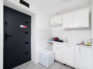 冷蔵庫、コンロ、トースター