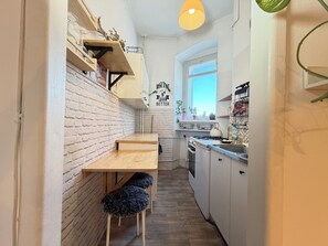 Fridge, oven, stovetop, toaster - Dąbrowskiego City Centre Apartment (Wrocław)