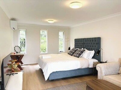 Cozy Leura Studio | Prime Location Getaway