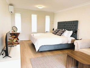 Iron/ironing board, bed sheets