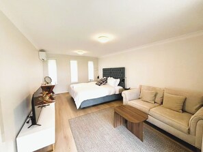 Iron/ironing board, bed sheets